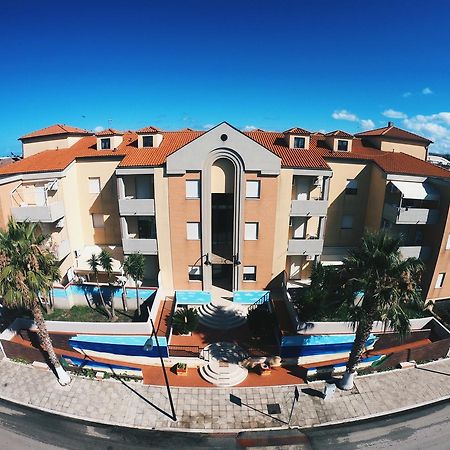 Aloha Park Hotel Campomarino  Bagian luar foto