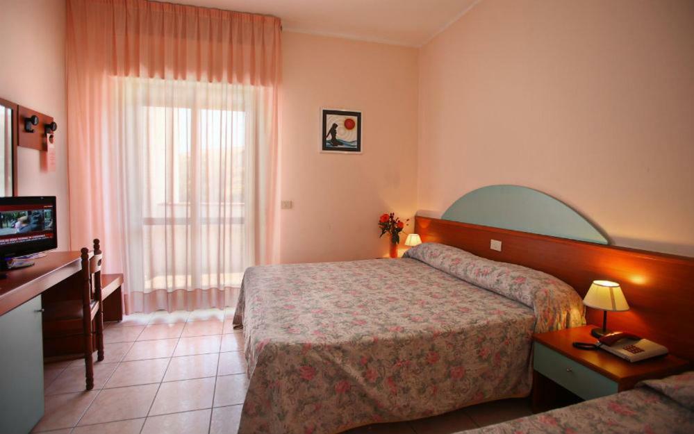 Aloha Park Hotel Campomarino  Bagian luar foto